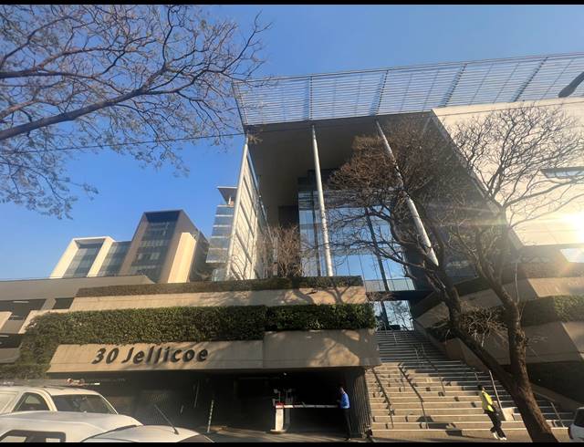 1,638M² OFFICE TO LET IN ROSEBANK